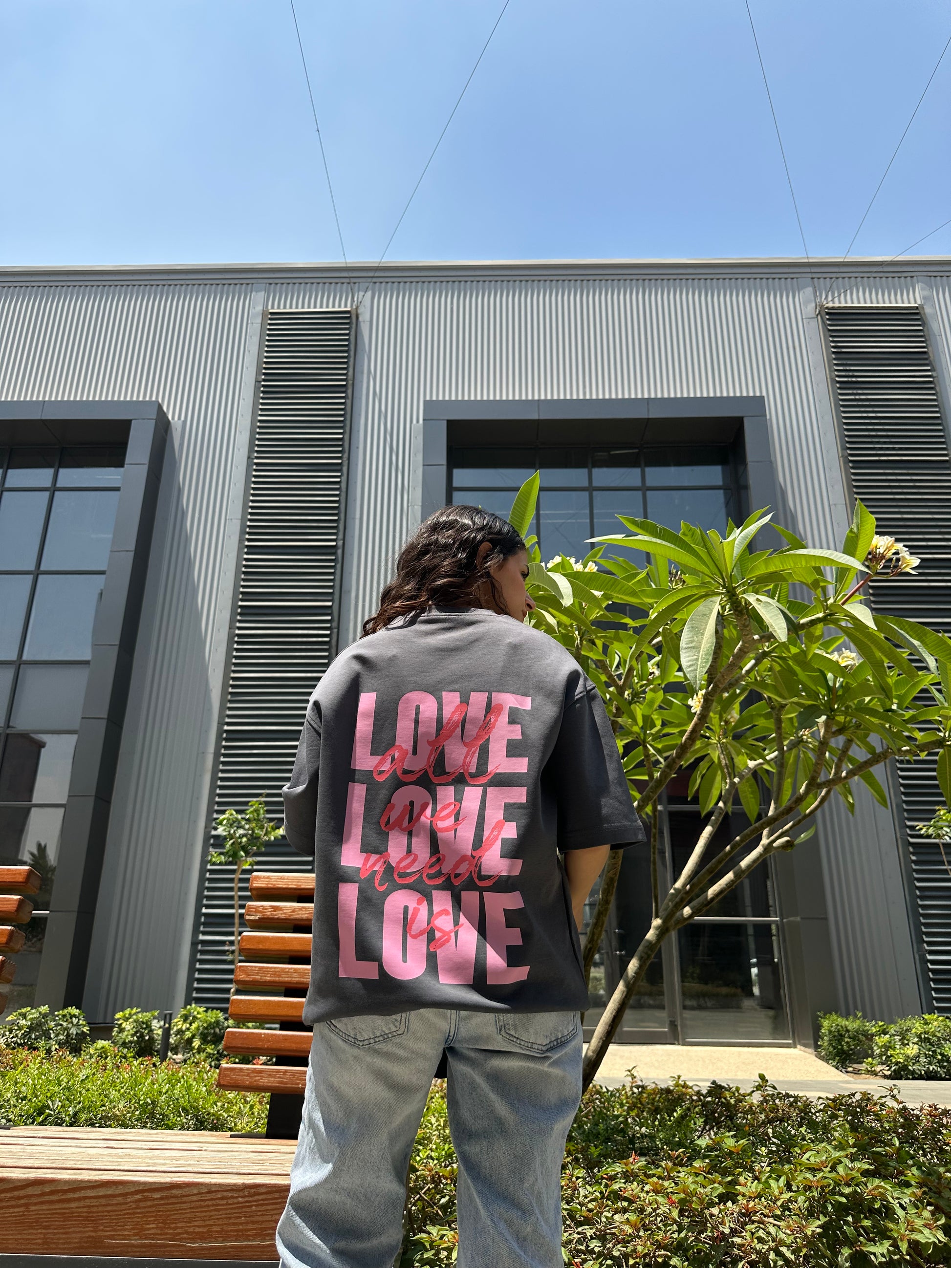 ALL WE NEED IS LOVE OVERSIZED T-SHIRT
